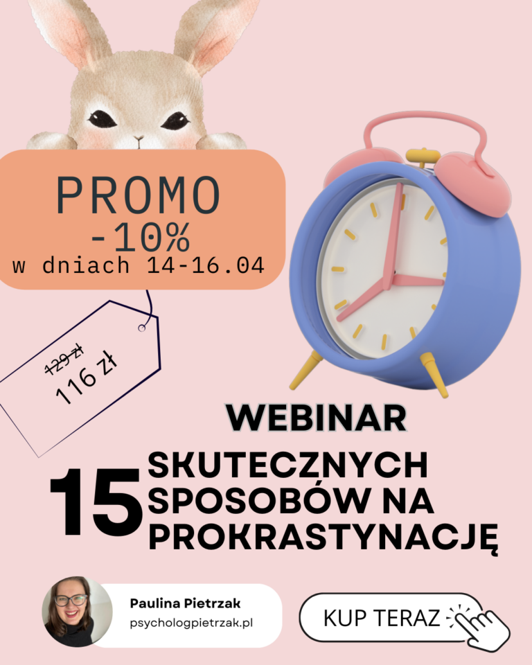 15 skutecznych sposobów na prokrastynację. Grafika reklamująca rabat na webinar online. W lewym górnym rogu głowa zajączka wielkanocnego i napis "promo", po prawej stronie budzik.